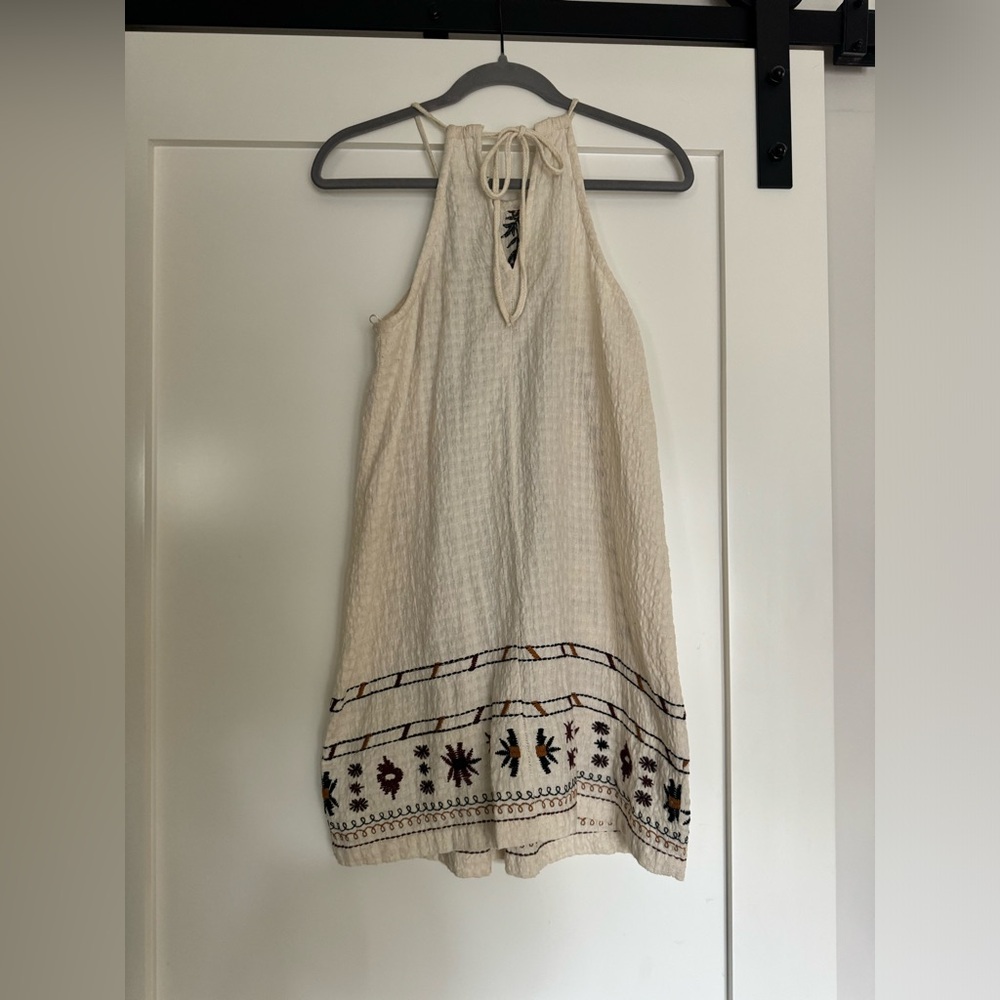 Embroidered dress - Picture 4 of 7